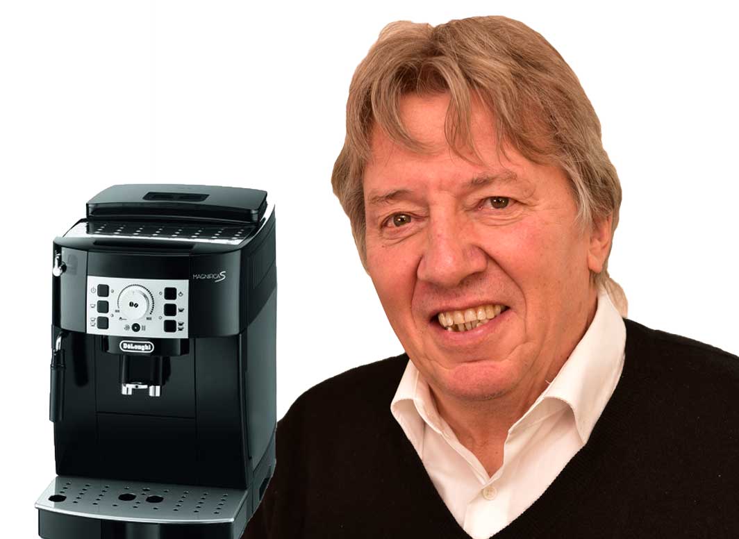 Norbert Loose mit der De’Longhi Magnifica S ECAM 22.110.B