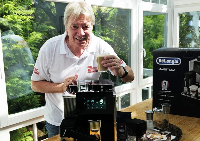 Norbert Loose beim Praxistest der De'Longhi Maestosa